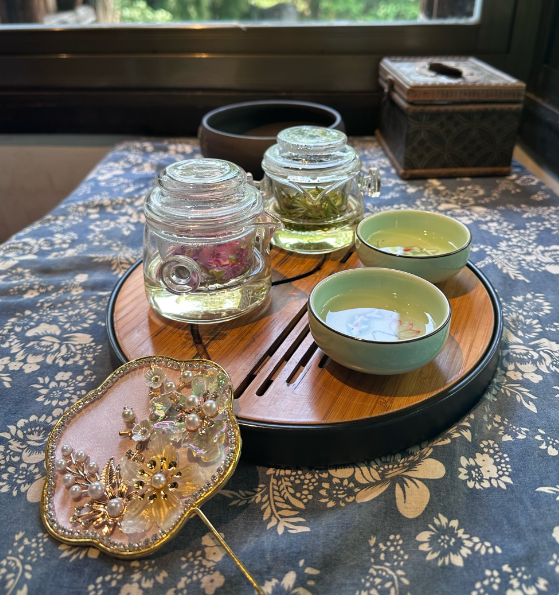 普洱茶的功效與作用生茶熟茶(普洱茶的生熟飲用價(jià)值探討)